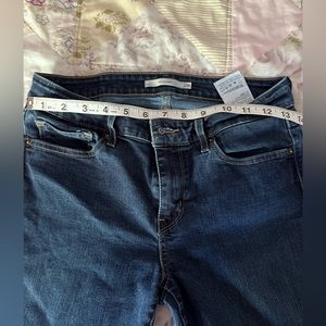Levi's 711 Skinny size 28
